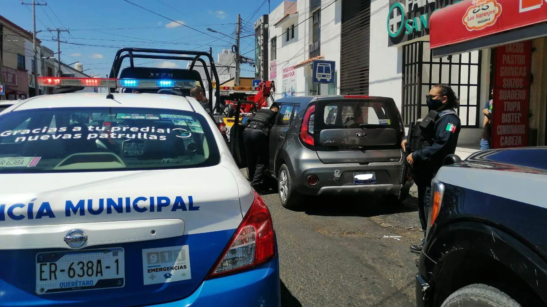 Resguaran a mujer agregida